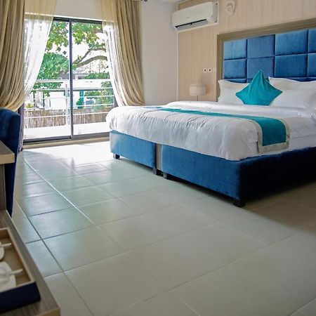 Riviera Suites Lagos Extérieur photo