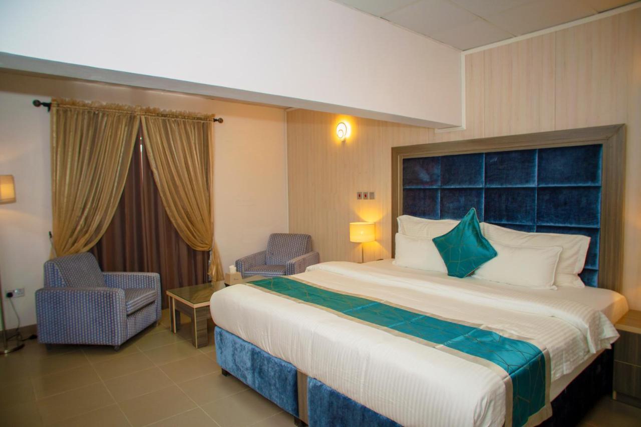 Riviera Suites Lagos Extérieur photo