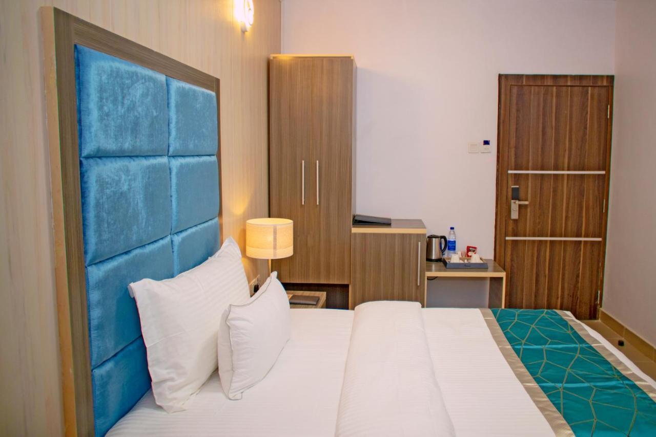 Riviera Suites Lagos Extérieur photo