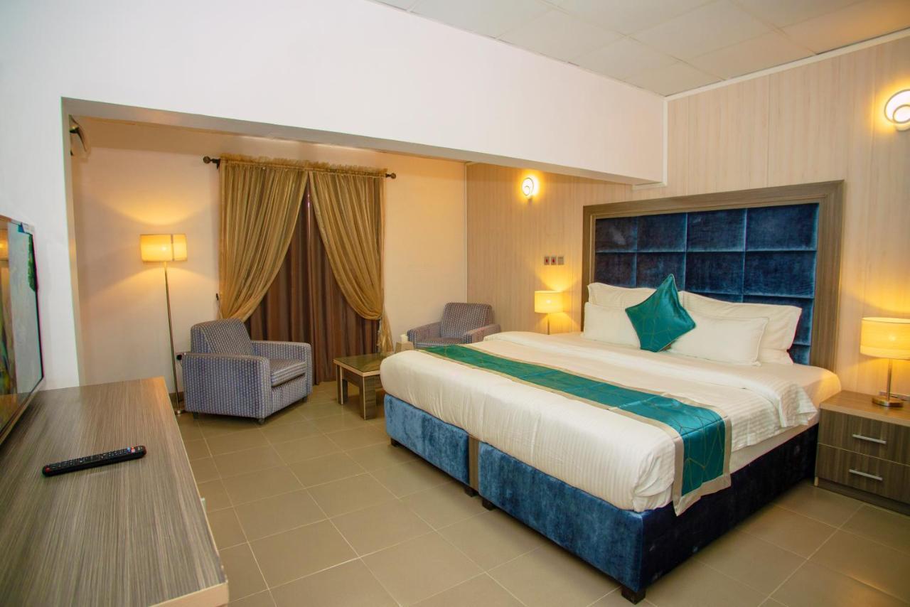 Riviera Suites Lagos Extérieur photo