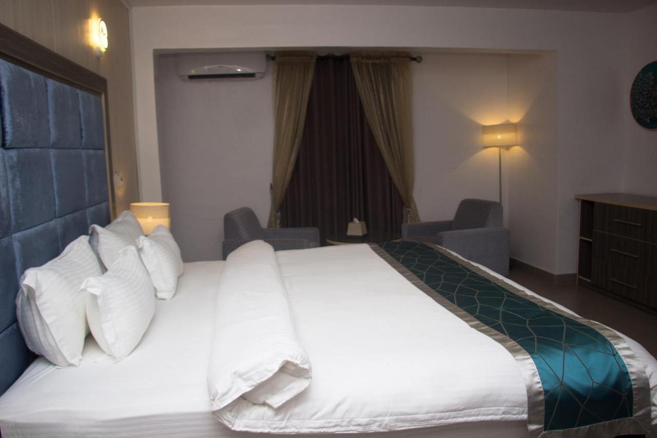Riviera Suites Lagos Extérieur photo