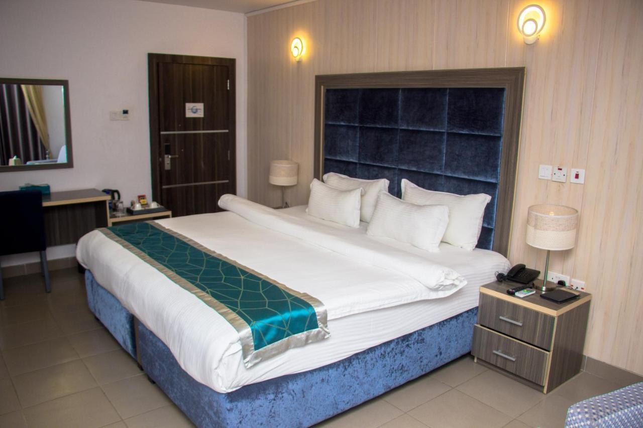 Riviera Suites Lagos Extérieur photo