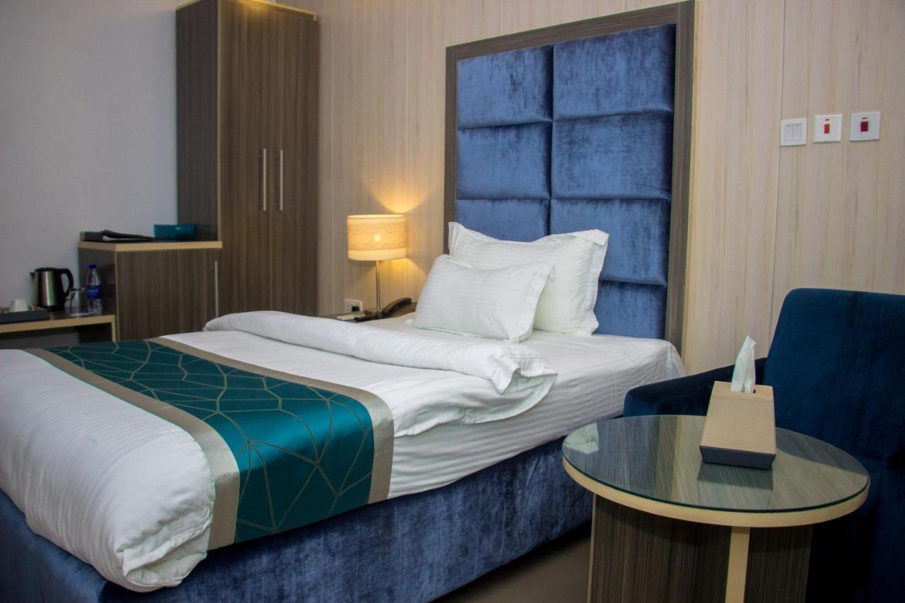 Riviera Suites Lagos Extérieur photo